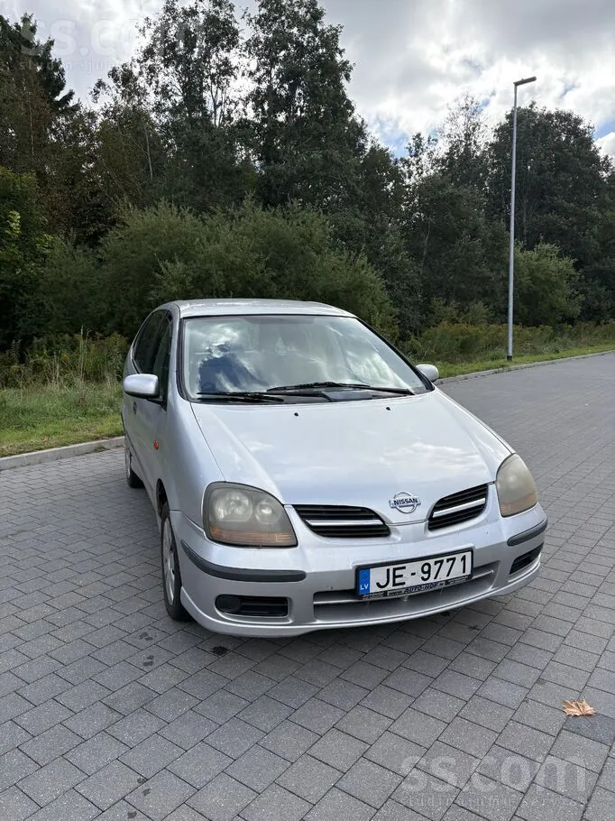 Nissan Almera Tino 2001 photo 2