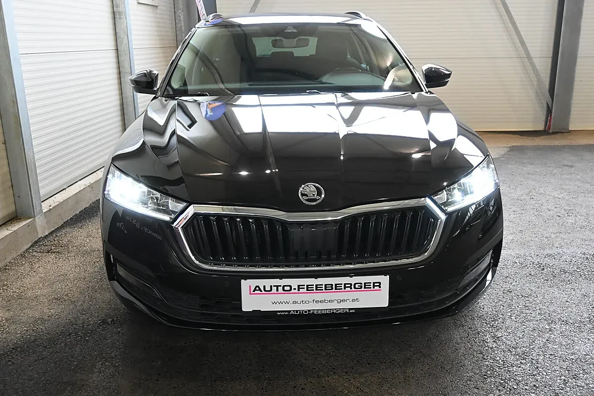 Skoda Octavia 2021 photo 2