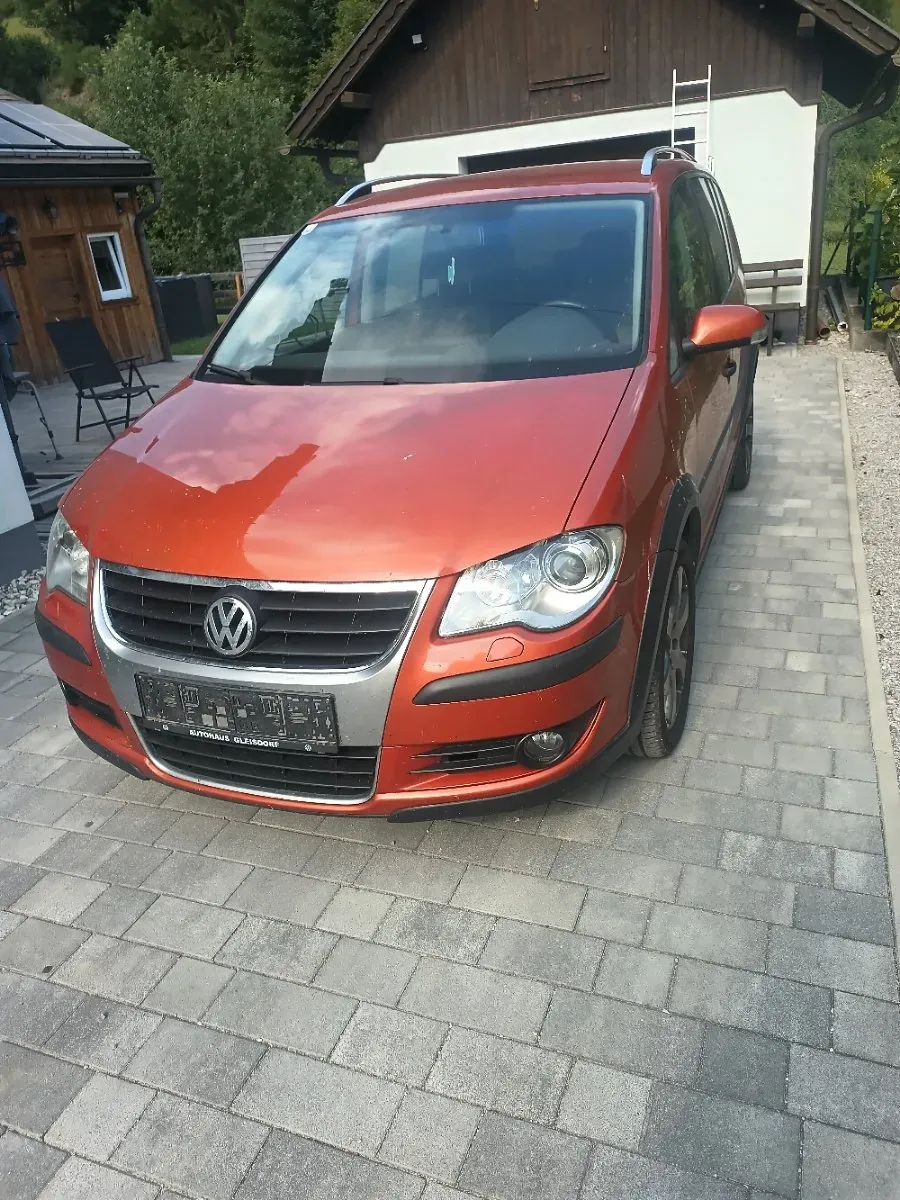 Volkswagen Touran 2008 photo 3
