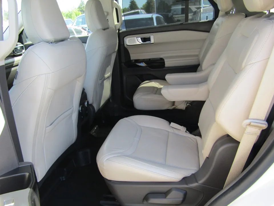 Ford Explorer 2021 photo 2