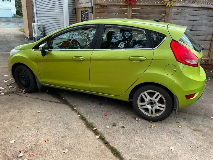 Ford Fiesta 2012 photo 3