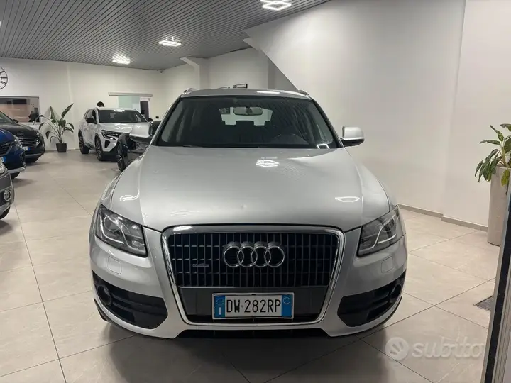 Audi Q5 2010 photo 2