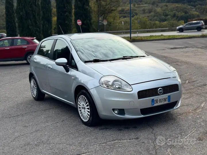 Fiat Grande Punto 2008 photo 2