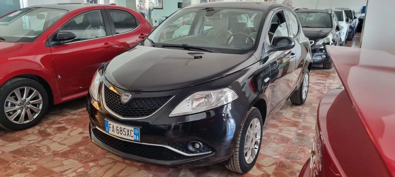 Lancia Ypsilon