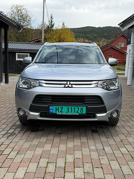 Mitsubishi Outlander 2014 photo 2