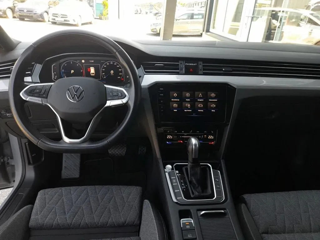 Volkswagen Passat 2023 photo 3