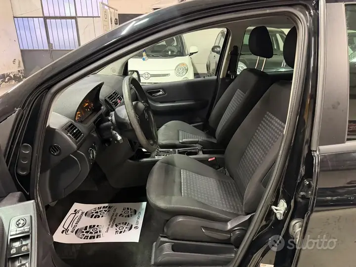 Mercedes-Benz A 160 2012 photo 5