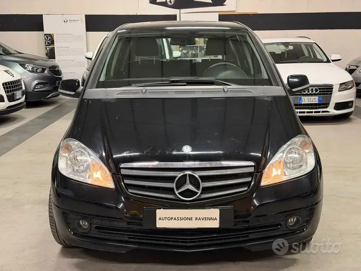 Mercedes-Benz A 160 2012 photo 2