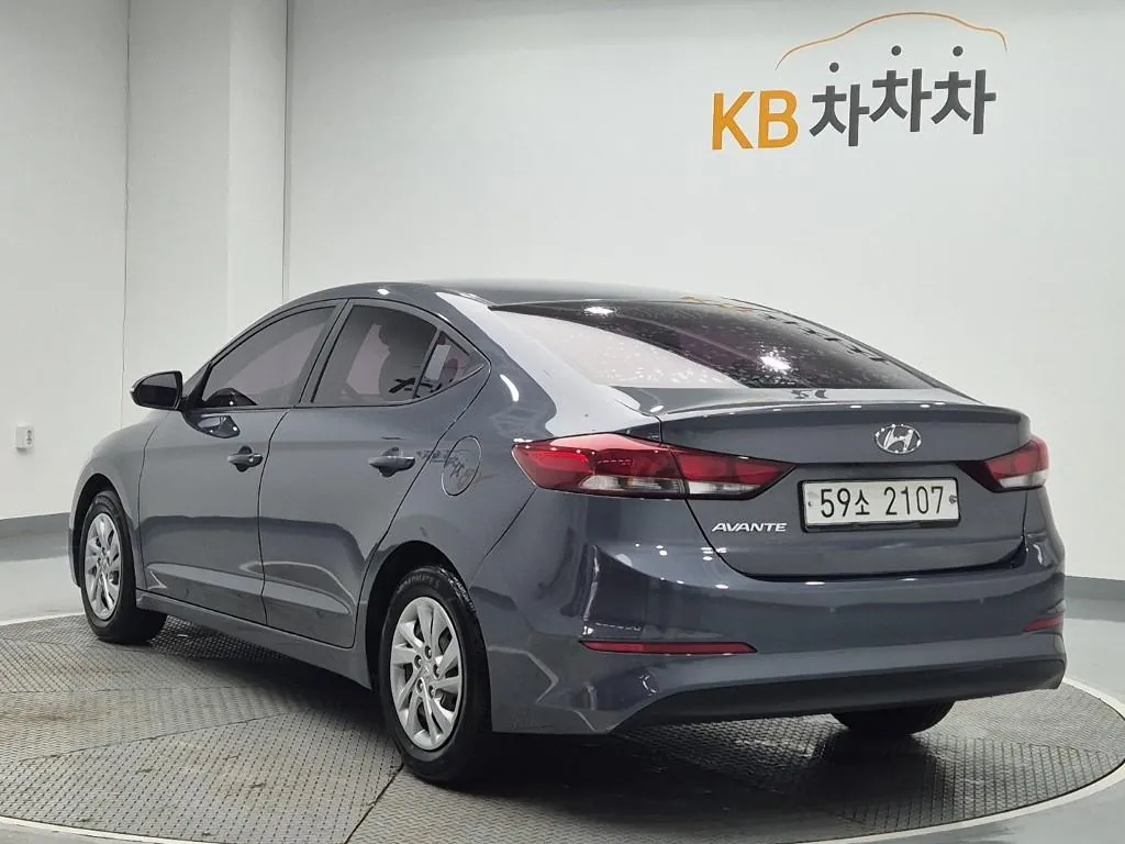 Hyundai Avante 2018 photo 2