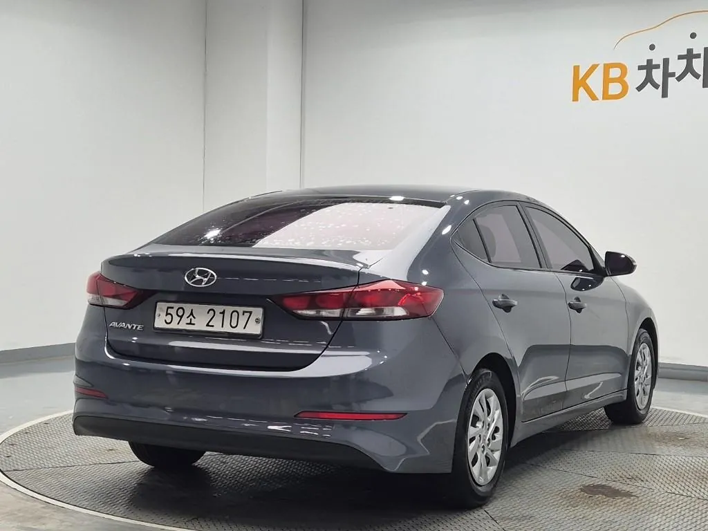 Hyundai Avante 2018 photo 3