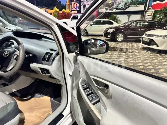 Toyota Prius 2013 photo 4