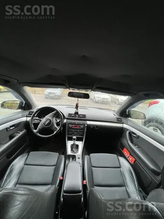 Audi A4 Avant 2004 photo 2