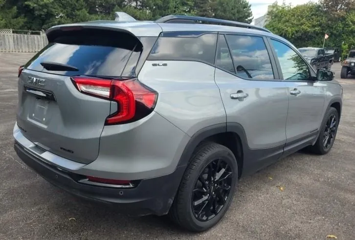 GMC Terrain 2024 photo 2