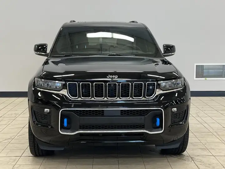 Jeep Grand Cherokee 2023 photo 2