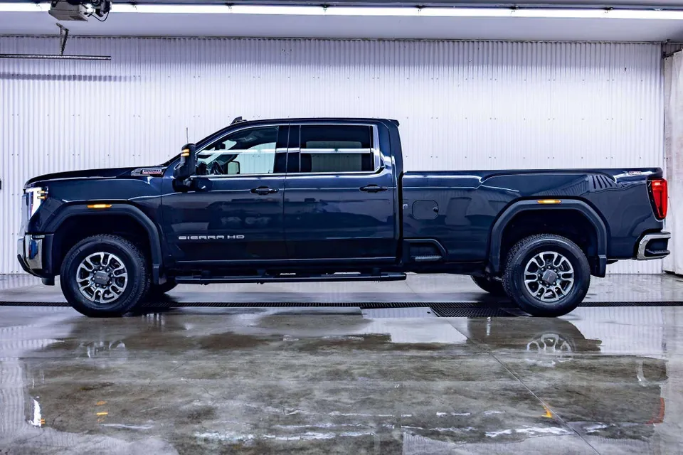 GMC Sierra 3500Hd 2024 photo 2