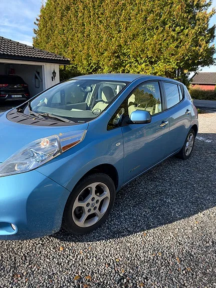 Nissan Leaf 2012 photo 2