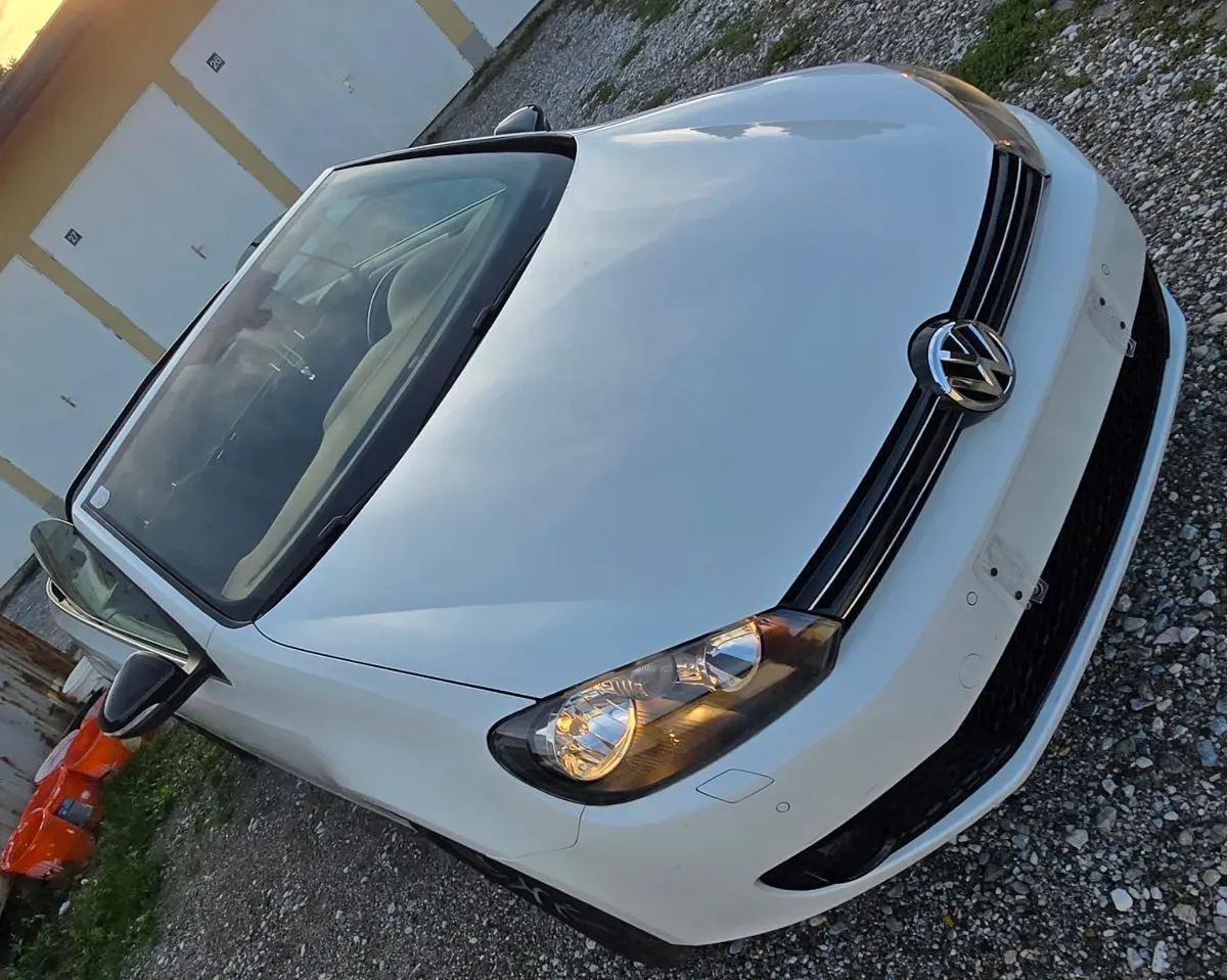 Volkswagen Golf 2011 photo 2