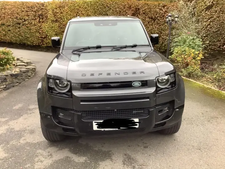 Land Rover Defender 110 2023 photo 3