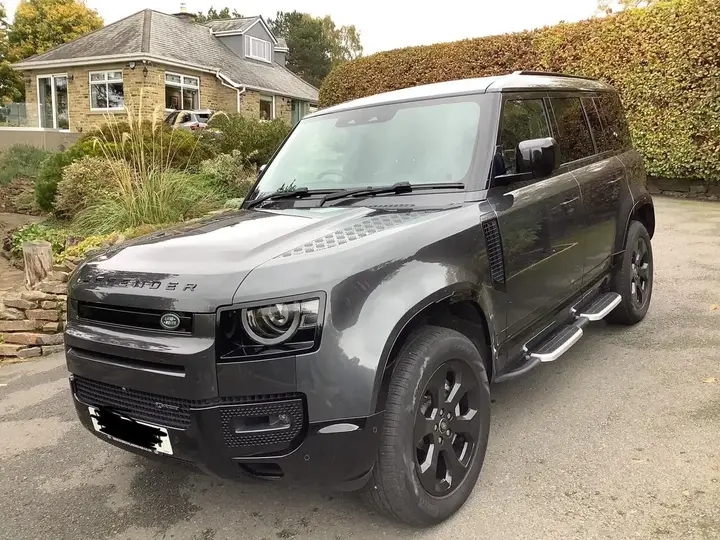 Land Rover Defender 110 2023 photo 2