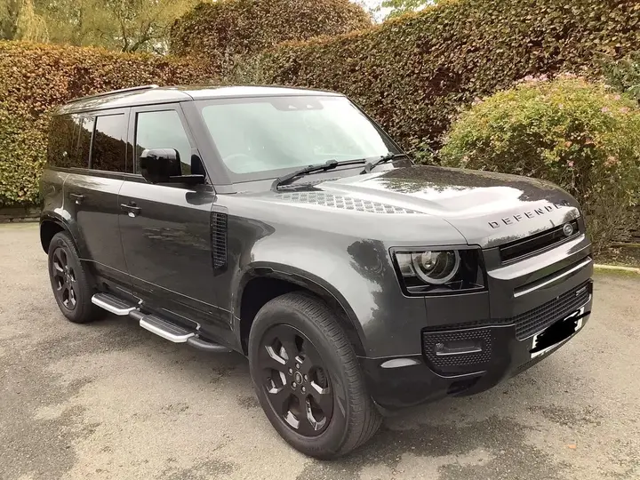 Land Rover Defender 110
