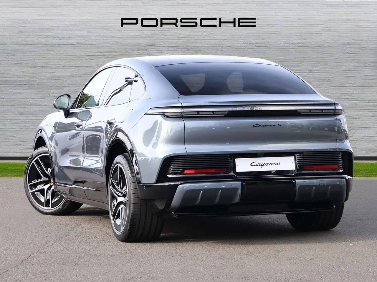 Porsche Cayenne photo 2