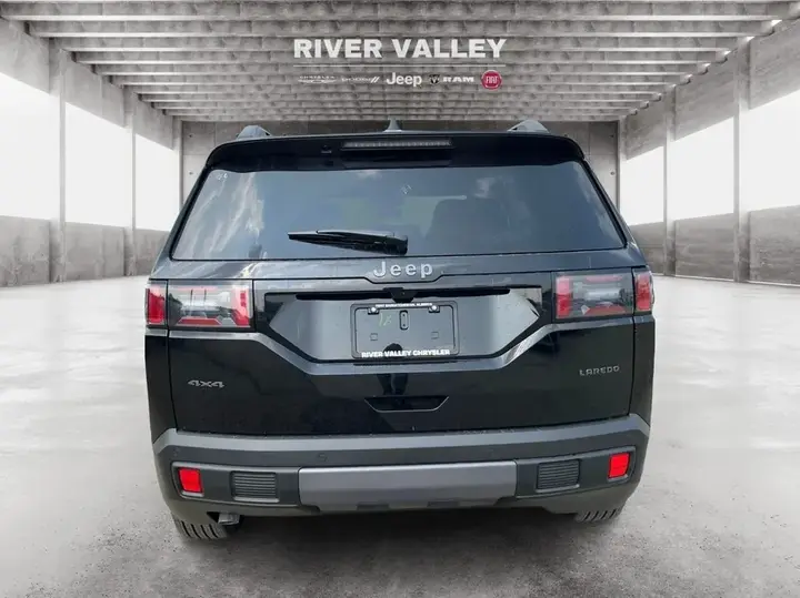 Jeep Cherokee 2026 photo 4