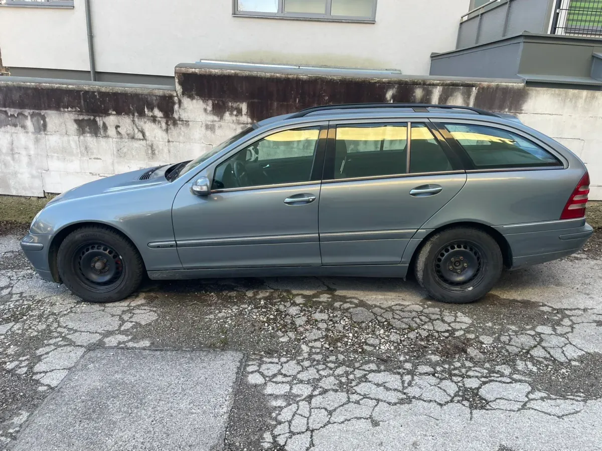Mercedes-Benz C-Class 2004 photo 3
