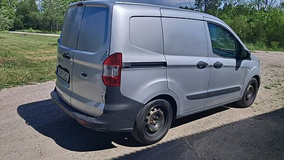 Ford Transit Courier 2016 photo 5