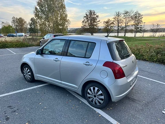 Suzuki Swift 2007 photo 3