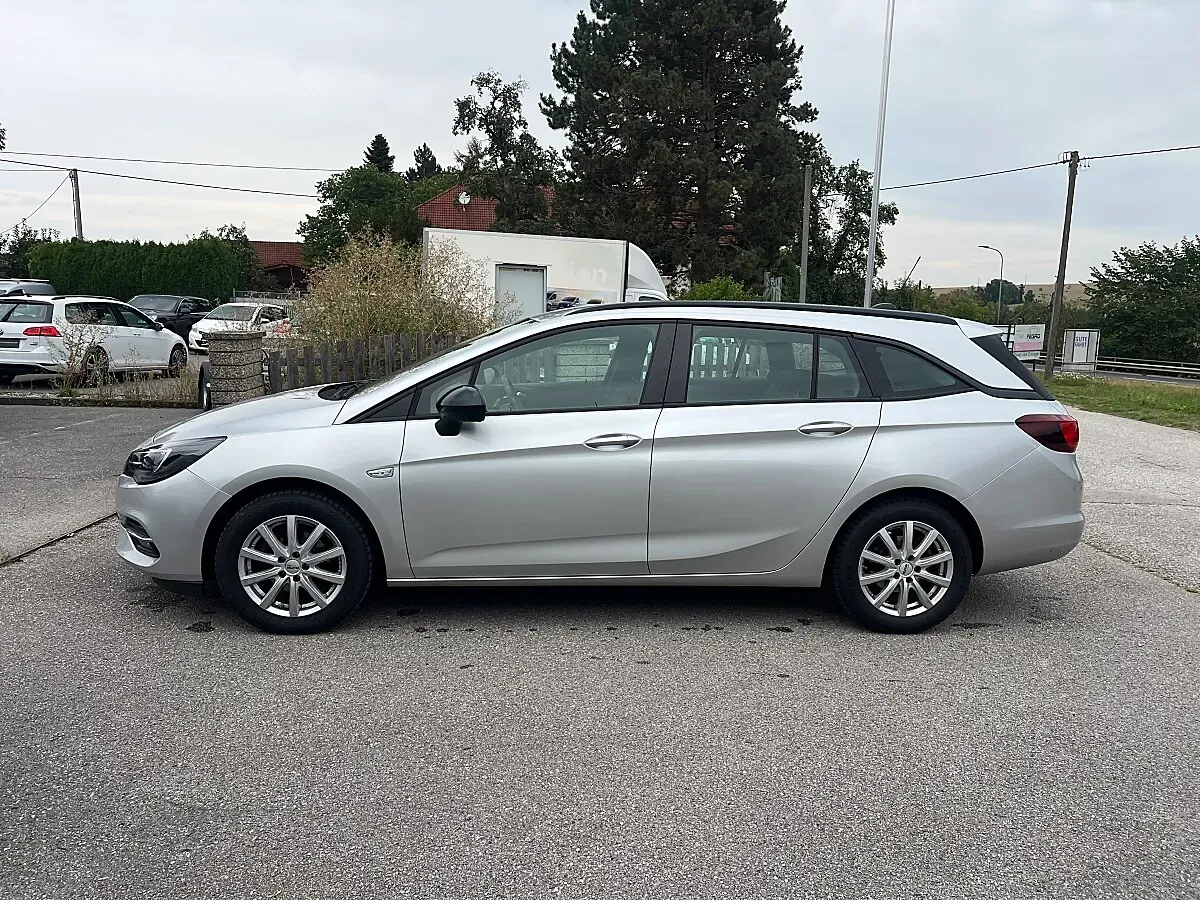 Opel Astra 2022 photo 2