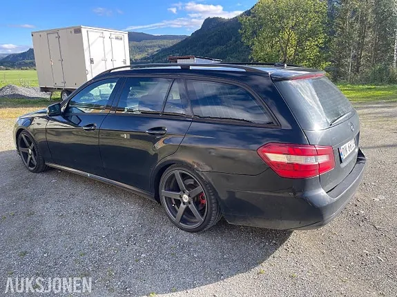Mercedes-Benz E-Class 2011 photo 3