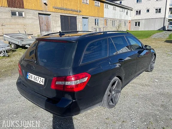Mercedes-Benz E-Class 2011 photo 4