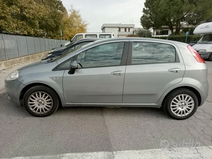 Fiat Grande Punto 2009 photo 2