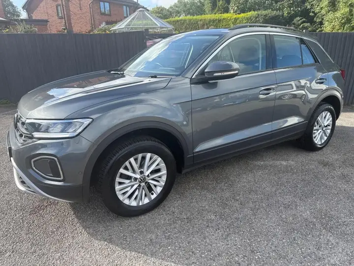 Volkswagen T-Roc 2023 photo 2