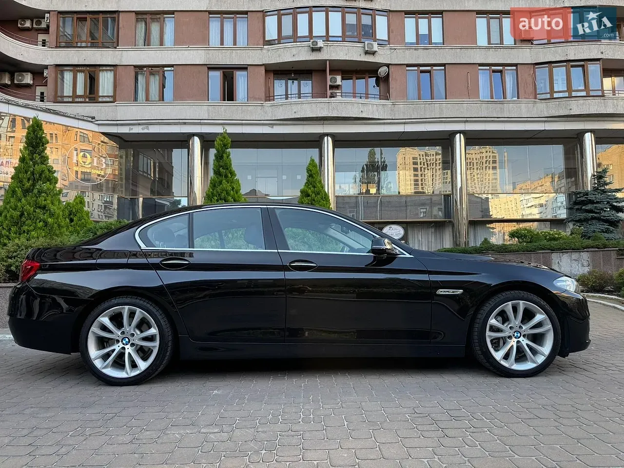 BMW 5 Series 2015 photo 2