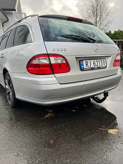 Mercedes-Benz E 220 D 2003 photo 4