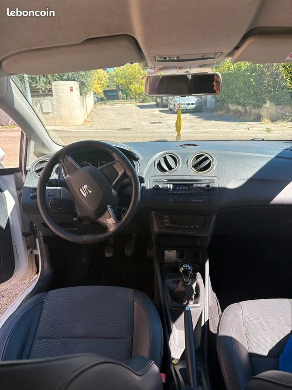 Seat Ibiza 2015 photo 3