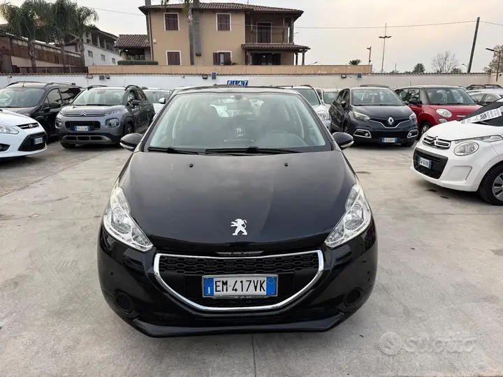 Peugeot 208 2012 photo 2