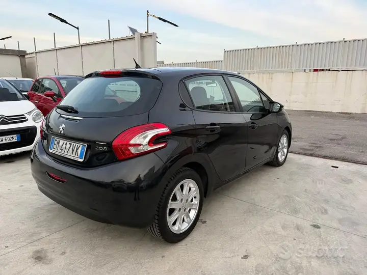 Peugeot 208 2012 photo 4