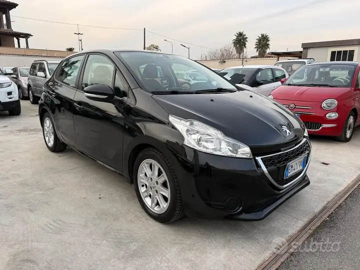 Peugeot 208 2012 photo 3