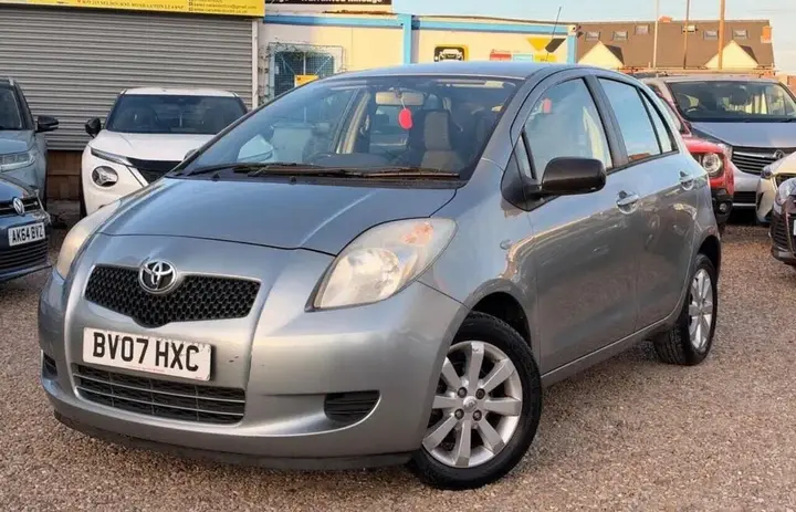 Toyota Yaris 2007 photo 2