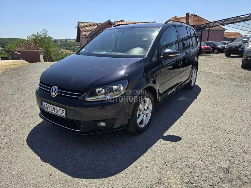 Volkswagen Touran 2011 photo 2