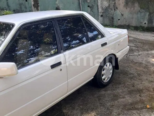 Nissan Sunny 1987 photo 4