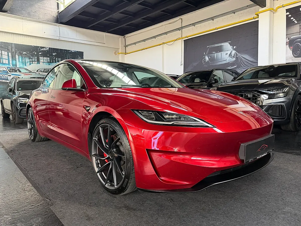 Tesla Model 3 2025 photo 2