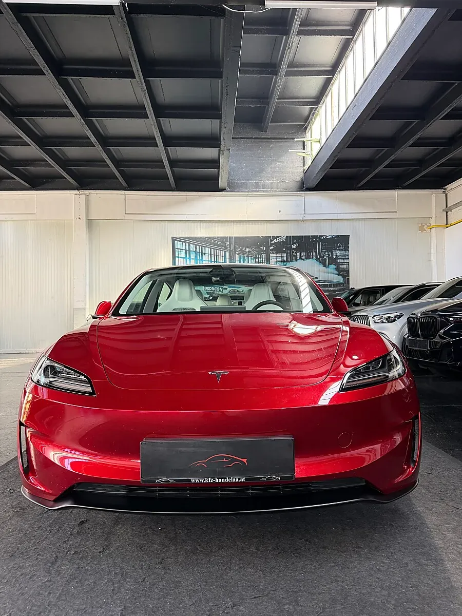 Tesla Model 3 2025 photo 3