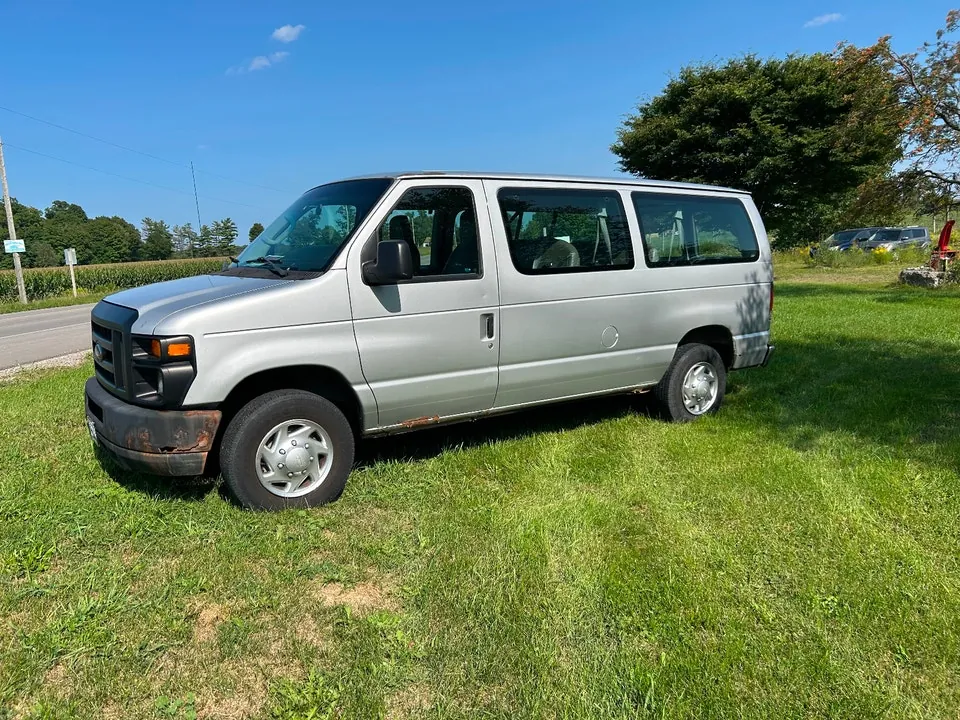 Ford E150 2012 photo 3