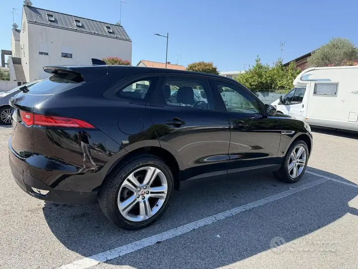 Jaguar F-Pace 2017 photo 3