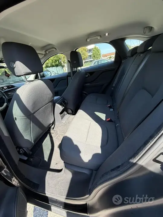 Jaguar F-Pace 2017 photo 5