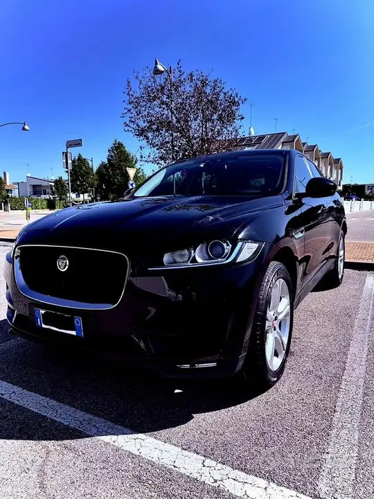 Jaguar F-Pace 2017 photo 2