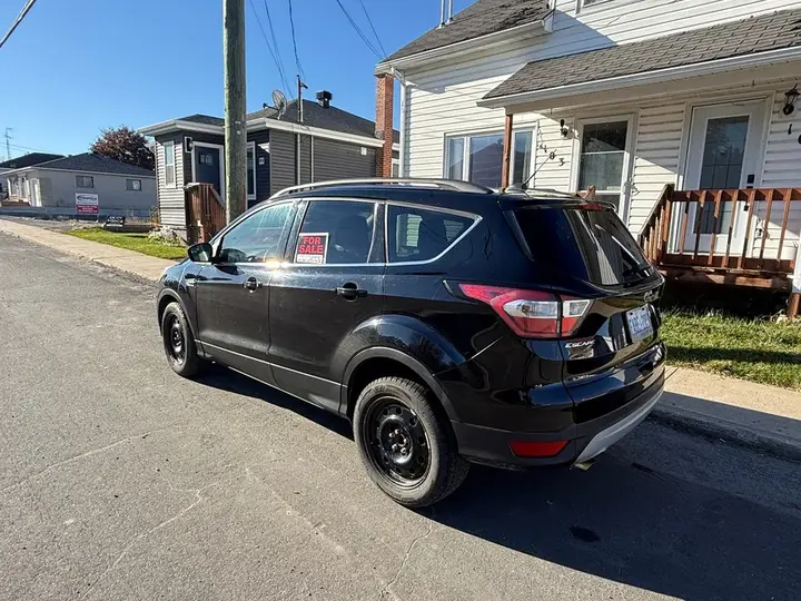 Ford Escape 2017 photo 2